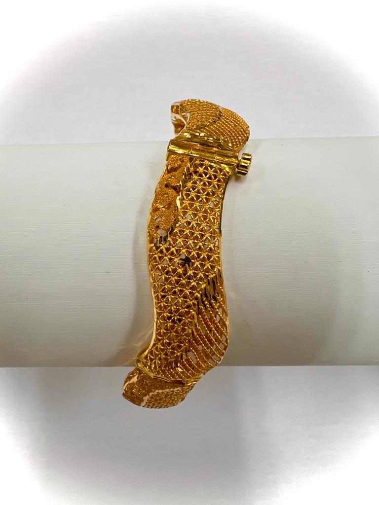 21k Gold - Weight: 22.10 grams