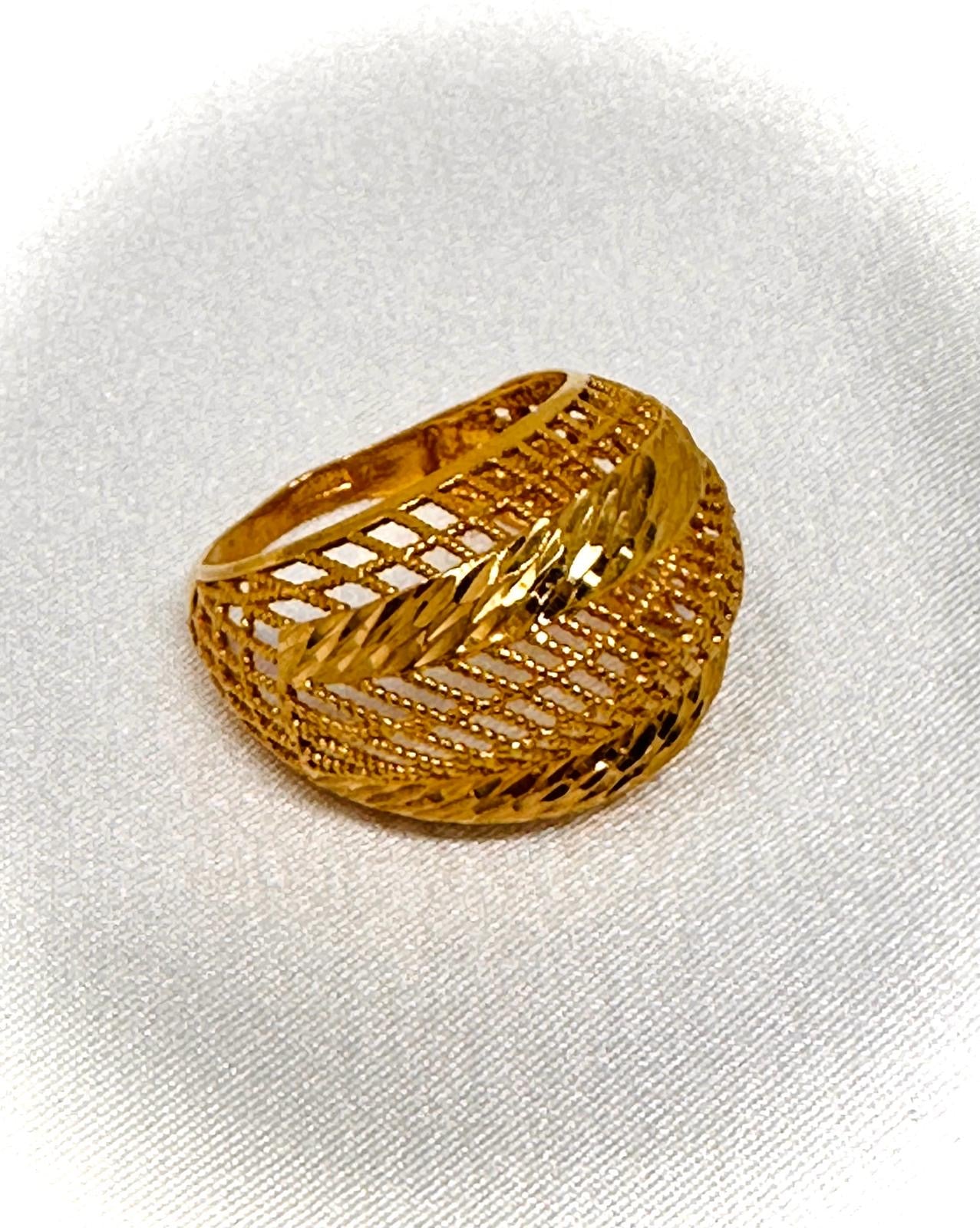 21k Gold Weight: 6.50 grams