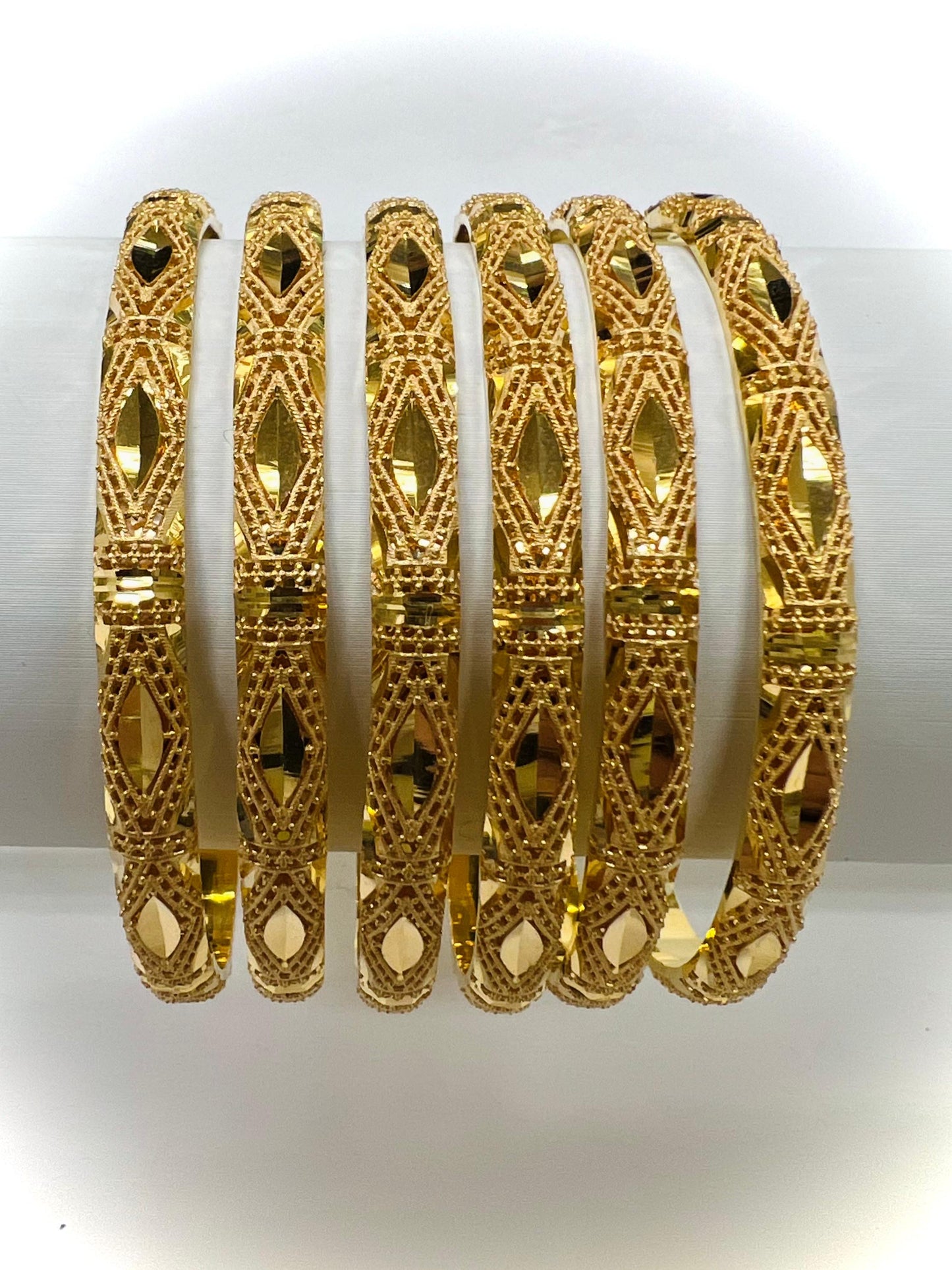 21k Gold - Weight: 93.20 gram