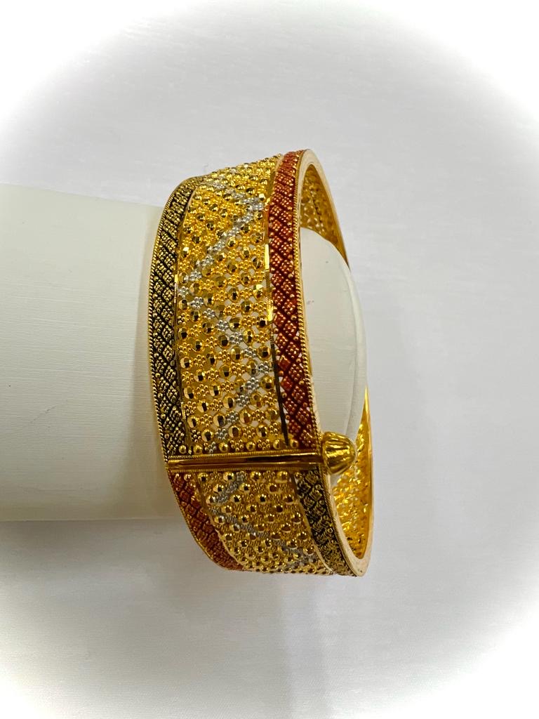 21k Gold - Weight: 37.90 grams