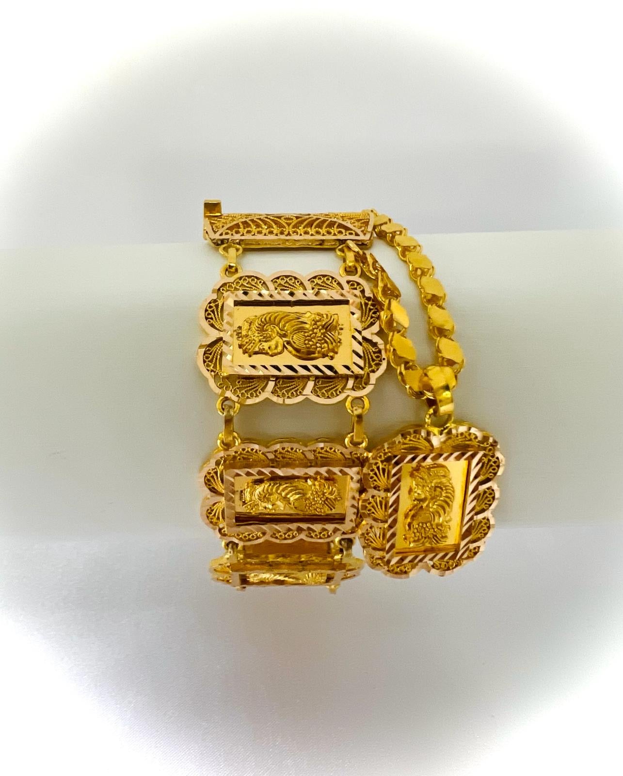 21K Gold - Weight: 72.0 grams