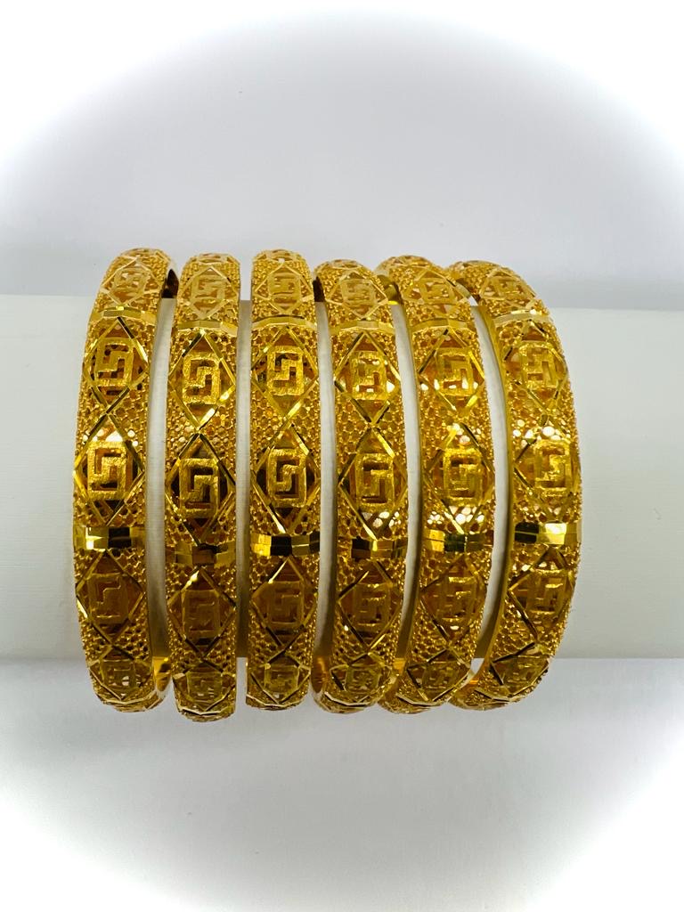 21k Gold - Weight: 95.80 grams