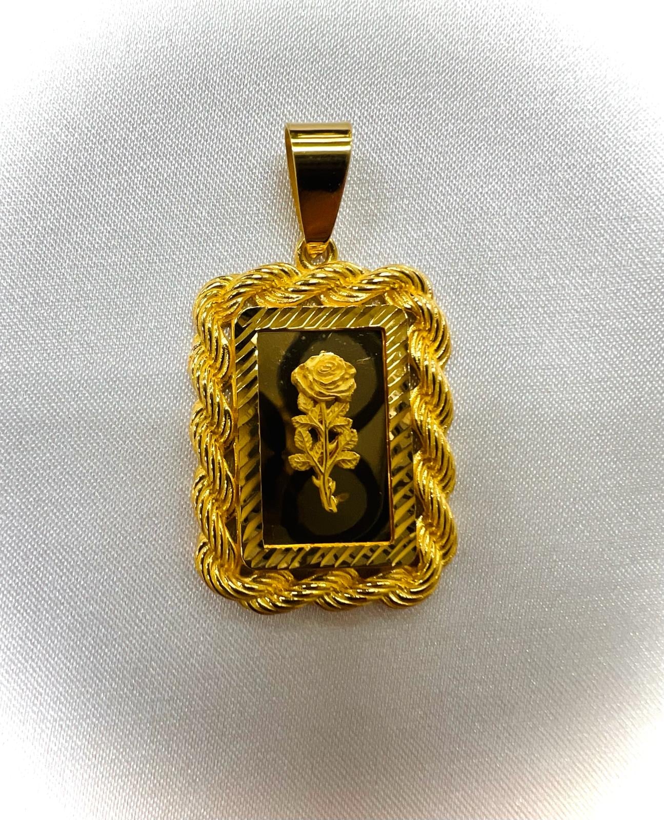 21k Gold Weight: 6.40 grams