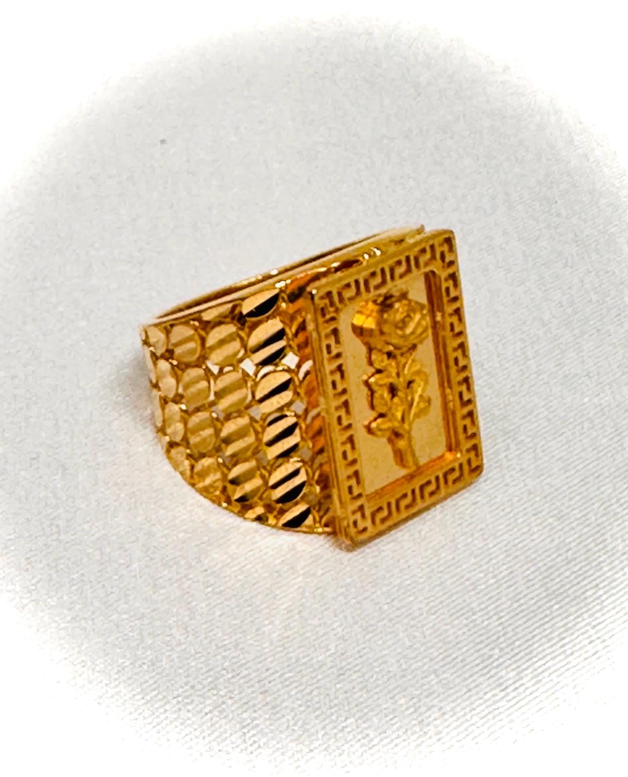 21k Gold Weight: 7.30 grams