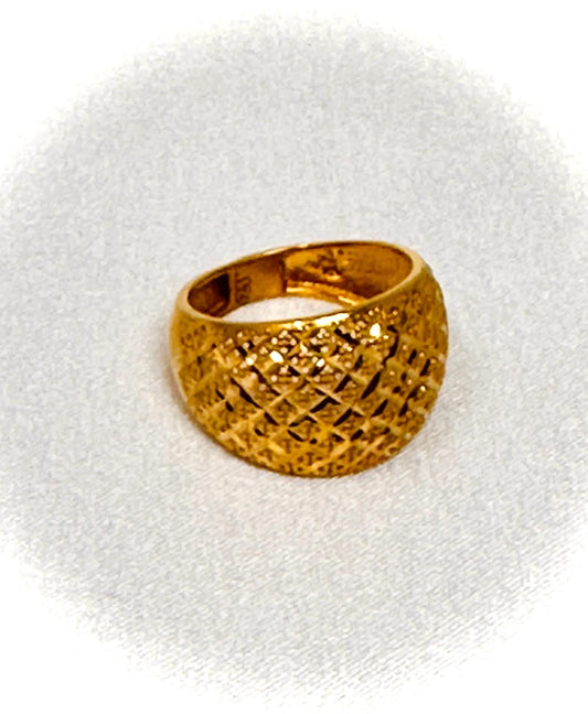 21k Gold Weight: 3.90 grams