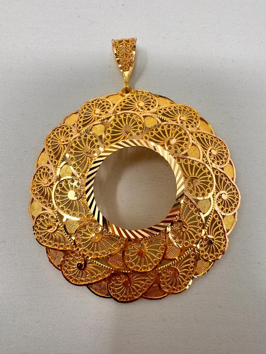 Gold Coin Frame Pendant Weight: 19.10 gram