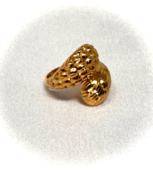 21k Gold Weight: 4.10 grams