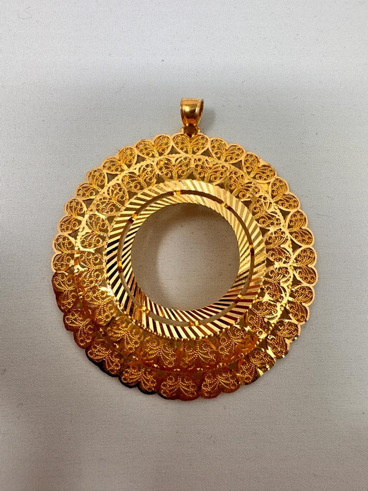 21k-Gold Coin Frame Pendant Weigh: 19.0 gram