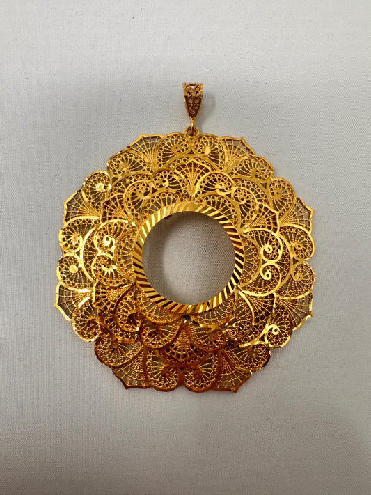 21k-Gold Coin Frame Pendant Weight : 26.90 gram