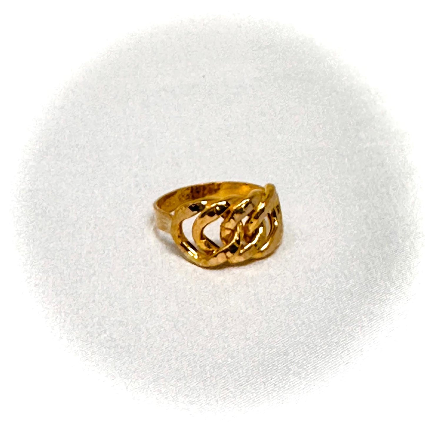 21k Gold Weight: 3.60 grams