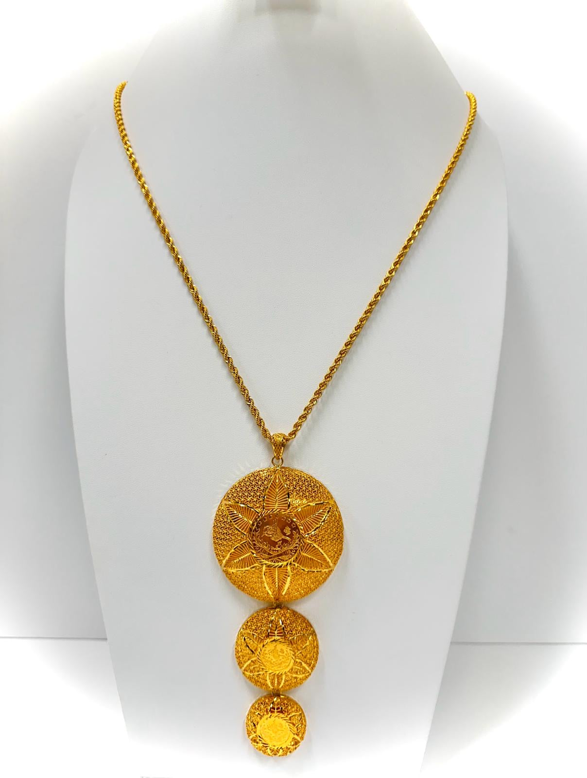 21K Gold - Weight: 47.70 grams