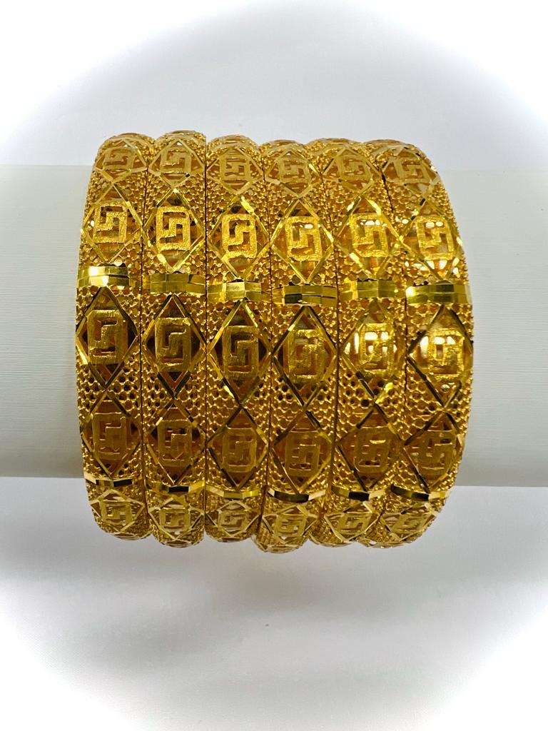 21k Gold - Weight: 95.80 grams