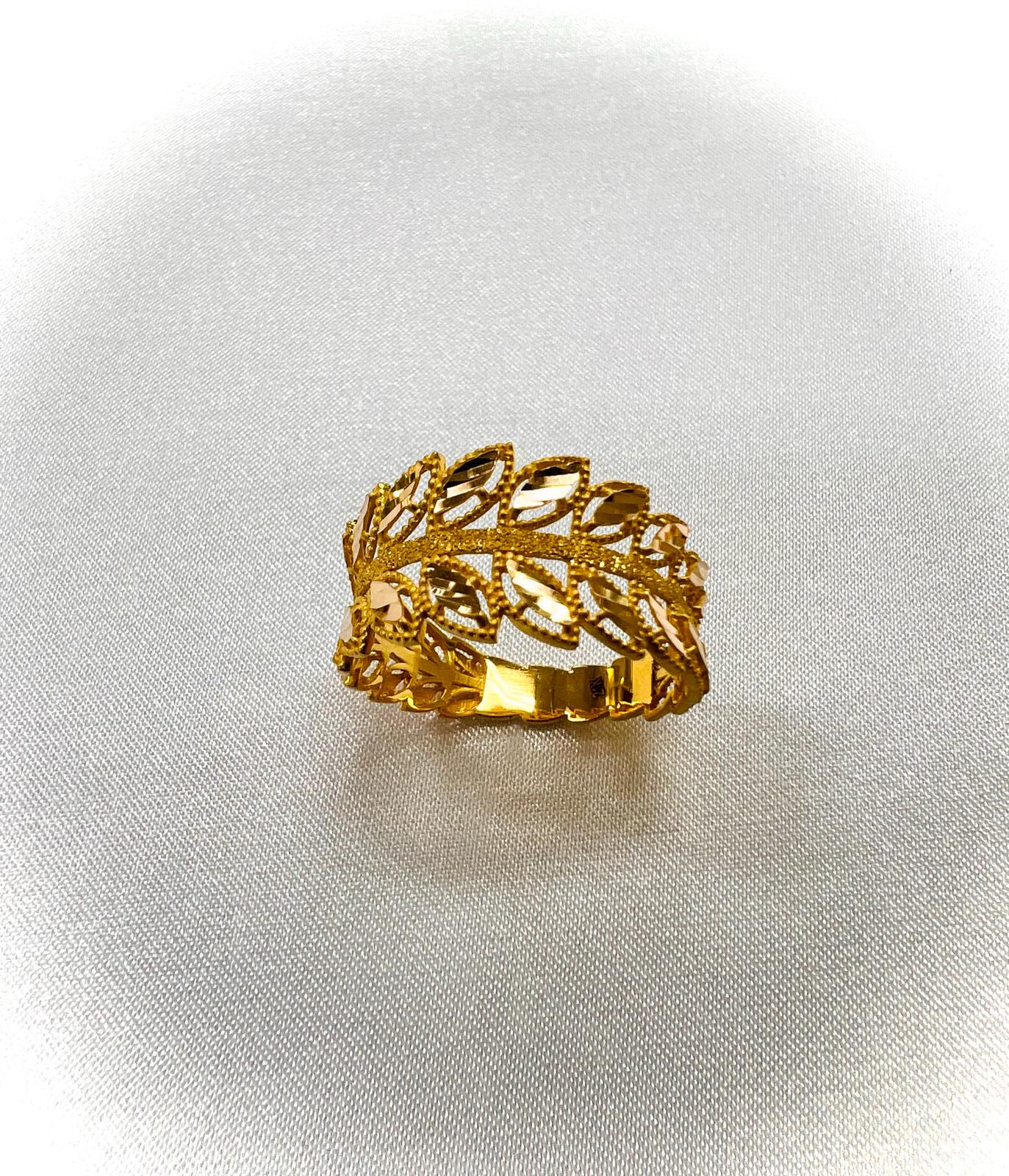 21k Gold Weight: 3.40 grams